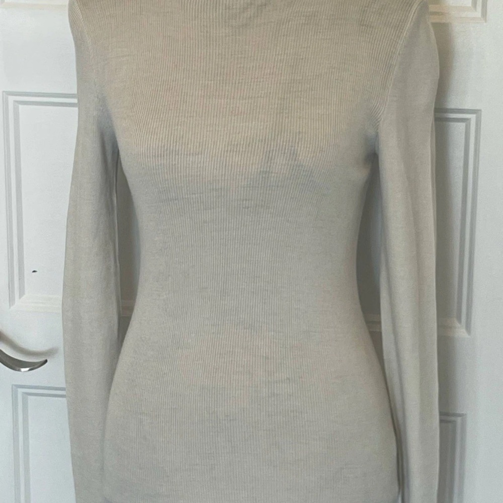 St. John Ivory Ribbed Turtleneck Sweater, Sz P (8/10?) READ
